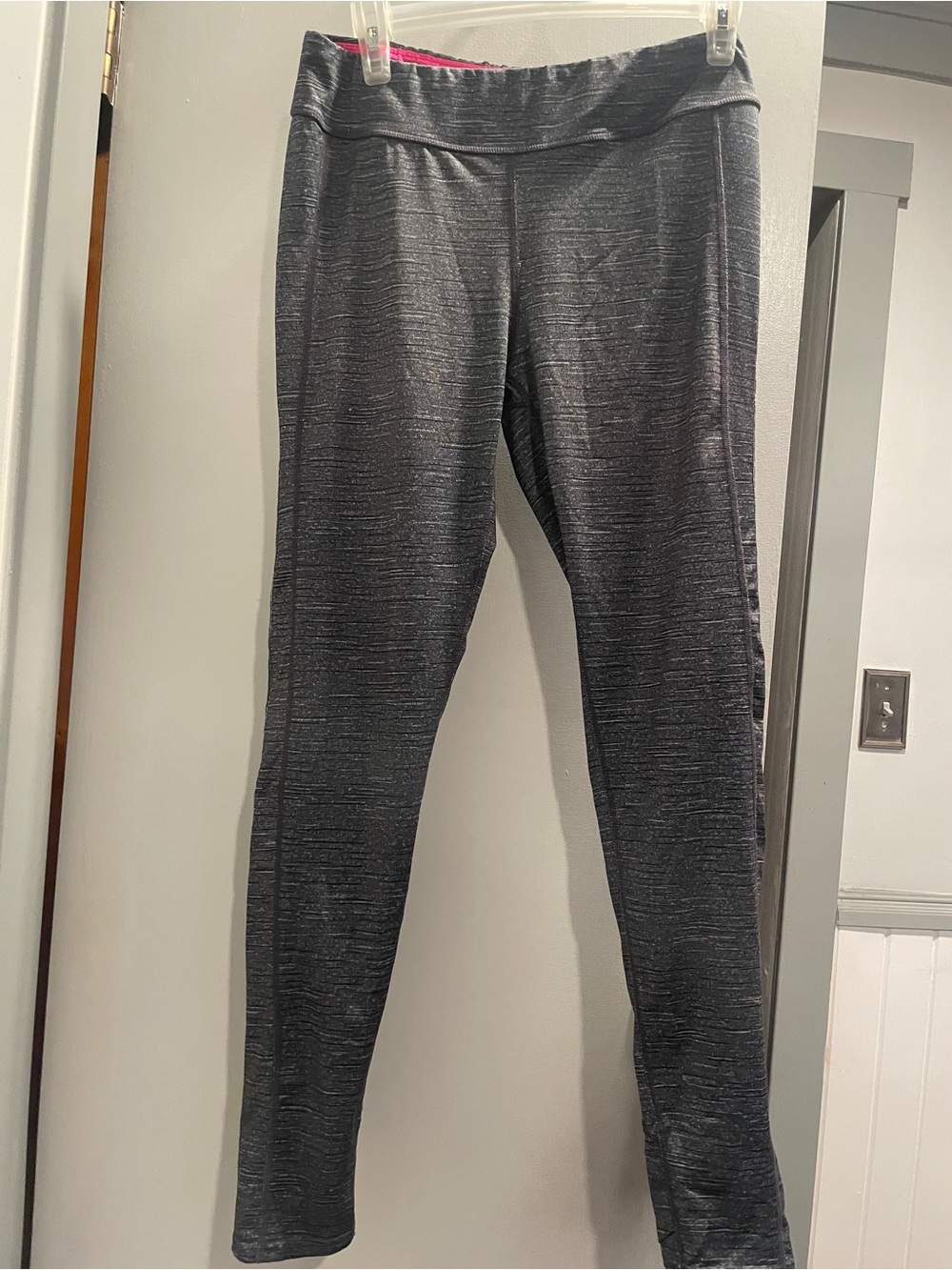 Zone Pro Dark Heathered Gray Leggings with Pink Waistband Accent Womens size M